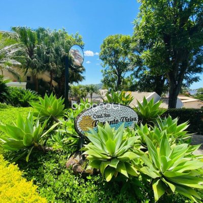 Casa de Condomínio com 175m², 3 quartos (sendo 3 suítes), 3 garagens, no bairro Lagoa da Conceição em Florianópolis