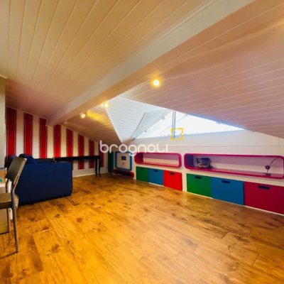 Casa de Condomínio com 175m², 3 quartos (sendo 3 suítes), 3 garagens, no bairro Lagoa da Conceição em Florianópolis