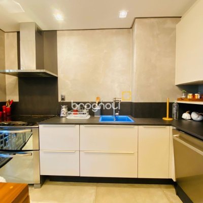 Casa de Condomínio com 175m², 3 quartos (sendo 3 suítes), 3 garagens, no bairro Lagoa da Conceição em Florianópolis