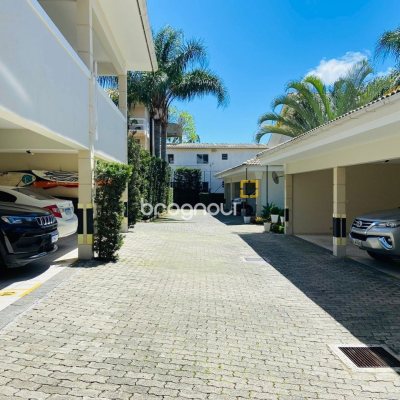 Casa de Condomínio com 175m², 3 quartos (sendo 3 suítes), 3 garagens, no bairro Lagoa da Conceição em Florianópolis