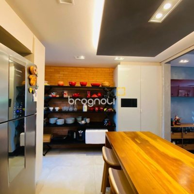 Casa de Condomínio com 175m², 3 quartos (sendo 3 suítes), 3 garagens, no bairro Lagoa da Conceição em Florianópolis