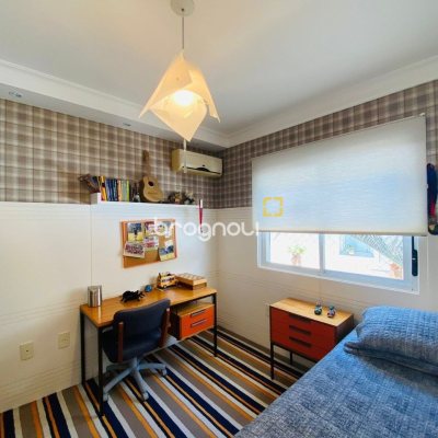 Casa de Condomínio com 175m², 3 quartos (sendo 3 suítes), 3 garagens, no bairro Lagoa da Conceição em Florianópolis