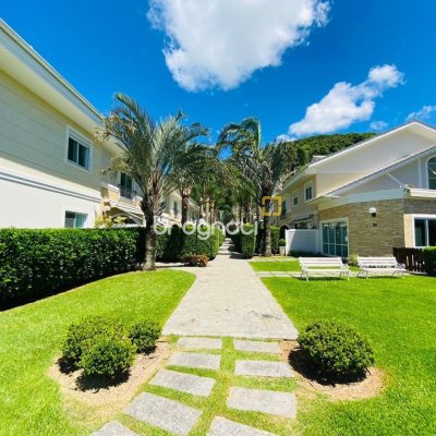 Casa de Condomínio com 175m², 3 quartos (sendo 3 suítes), 3 garagens, no bairro Lagoa da Conceição em Florianópolis