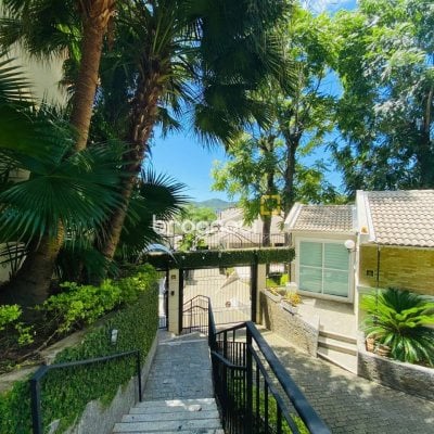 Casa de Condomínio com 175m², 3 quartos (sendo 3 suítes), 3 garagens, no bairro Lagoa da Conceição em Florianópolis