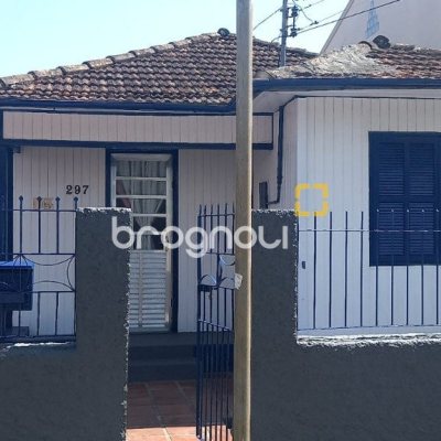 Casa com 214m², 4 quartos (sendo 1 suíte), 3 garagens, no bairro Balneário em Florianópolis