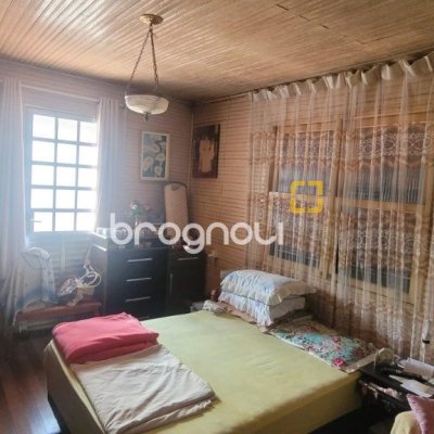 Casa com 214m², 4 quartos (sendo 1 suíte), 3 garagens, no bairro Balneário em Florianópolis