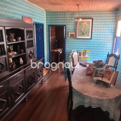 Casa com 214m², 4 quartos (sendo 1 suíte), 3 garagens, no bairro Balneário em Florianópolis
