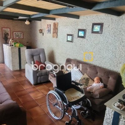 Casa com 214m², 4 quartos (sendo 1 suíte), 3 garagens, no bairro Balneário em Florianópolis