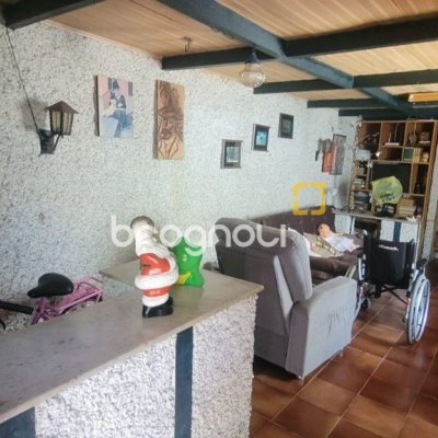 Casa com 214m², 4 quartos (sendo 1 suíte), 3 garagens, no bairro Balneário em Florianópolis