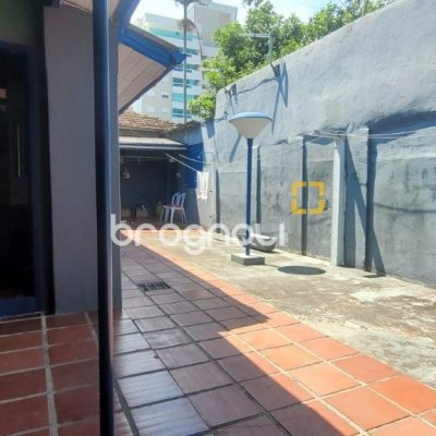 Casa com 214m², 4 quartos (sendo 1 suíte), 3 garagens, no bairro Balneário em Florianópolis