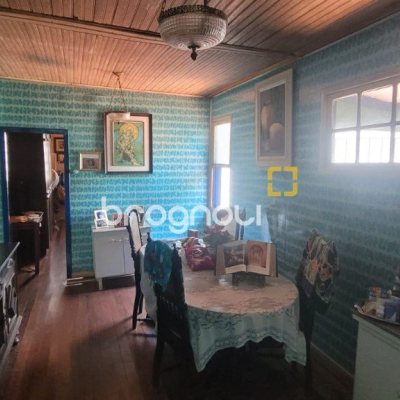 Casa com 214m², 4 quartos (sendo 1 suíte), 3 garagens, no bairro Balneário em Florianópolis