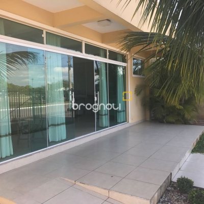 Casa com 433m², 10 quartos (sendo 1 suíte), 7 garagens, no bairro Canasvieiras em Florianópolis