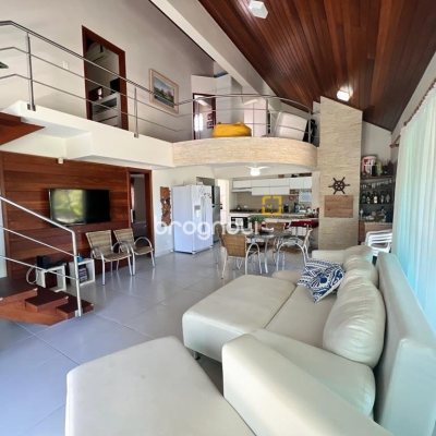 Casa com 433m², 10 quartos (sendo 1 suíte), 7 garagens, no bairro Canasvieiras em Florianópolis