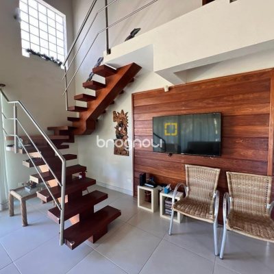 Casa com 433m², 10 quartos (sendo 1 suíte), 7 garagens, no bairro Canasvieiras em Florianópolis