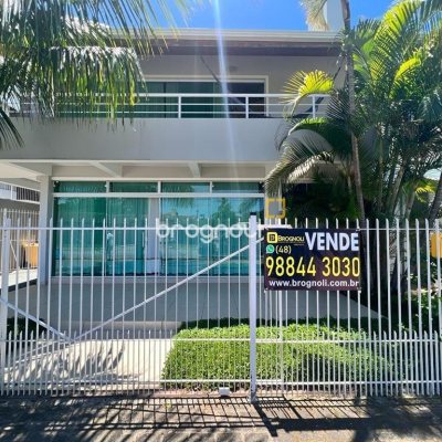 Casa com 433m², 10 quartos (sendo 1 suíte), 7 garagens, no bairro Canasvieiras em Florianópolis