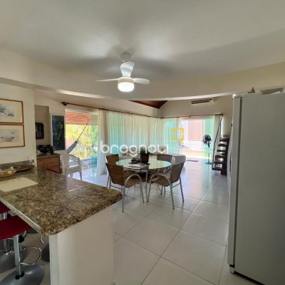 Casa com 433m², 10 quartos (sendo 1 suíte), 7 garagens, no bairro Canasvieiras em Florianópolis