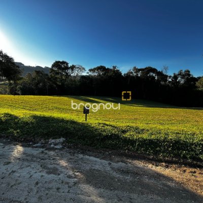 Terreno com 1000m², no bairro Invernadinha em Rancho Queimado