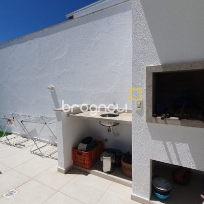 Apartamento com 161m², 2 quartos (sendo 1 suíte), 2 garagens, no bairro Campeche em Florianópolis