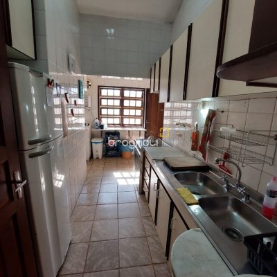 Casa com 233m², 7 quartos (sendo 1 suíte), 2 garagens, no bairro Cachoeira do Bom Jesus em Florianópolis