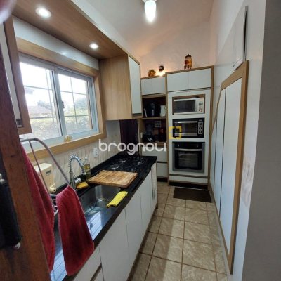 Casa com 233m², 7 quartos (sendo 1 suíte), 2 garagens, no bairro Cachoeira do Bom Jesus em Florianópolis