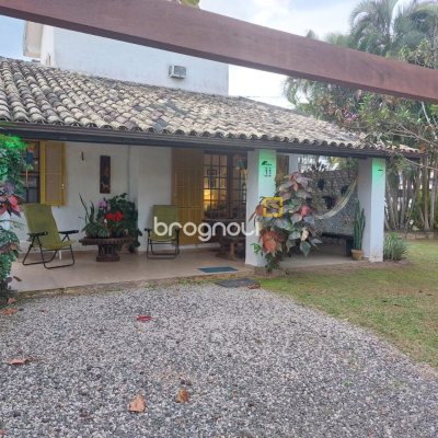 Casa com 233m², 7 quartos (sendo 1 suíte), 2 garagens, no bairro Cachoeira do Bom Jesus em Florianópolis