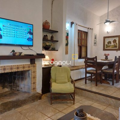 Casa com 233m², 7 quartos (sendo 1 suíte), 2 garagens, no bairro Cachoeira do Bom Jesus em Florianópolis