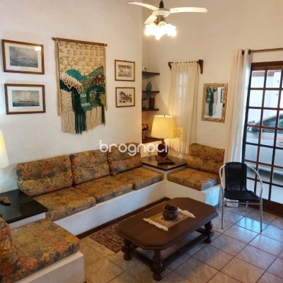 Casa com 233m², 7 quartos (sendo 1 suíte), 2 garagens, no bairro Cachoeira do Bom Jesus em Florianópolis