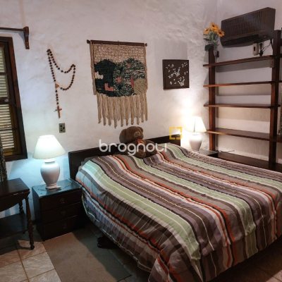 Casa com 233m², 7 quartos (sendo 1 suíte), 2 garagens, no bairro Cachoeira do Bom Jesus em Florianópolis