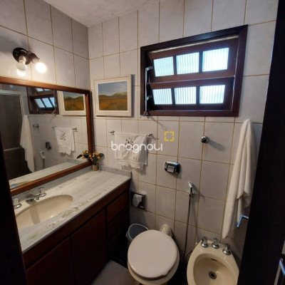 Casa com 233m², 7 quartos (sendo 1 suíte), 2 garagens, no bairro Cachoeira do Bom Jesus em Florianópolis