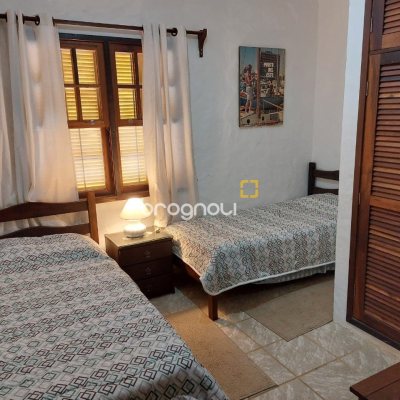 Casa com 233m², 7 quartos (sendo 1 suíte), 2 garagens, no bairro Cachoeira do Bom Jesus em Florianópolis