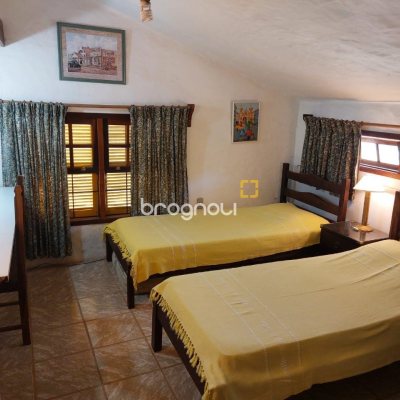 Casa com 233m², 7 quartos (sendo 1 suíte), 2 garagens, no bairro Cachoeira do Bom Jesus em Florianópolis