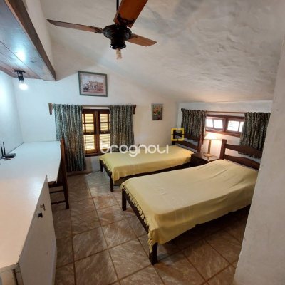 Casa com 233m², 7 quartos (sendo 1 suíte), 2 garagens, no bairro Cachoeira do Bom Jesus em Florianópolis