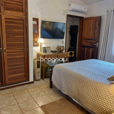 Casa com 233m², 7 quartos (sendo 1 suíte), 2 garagens, no bairro Cachoeira do Bom Jesus em Florianópolis