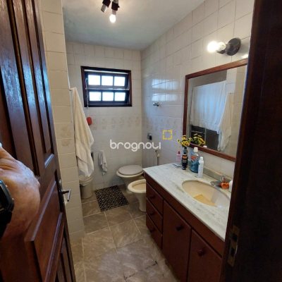 Casa com 233m², 7 quartos (sendo 1 suíte), 2 garagens, no bairro Cachoeira do Bom Jesus em Florianópolis