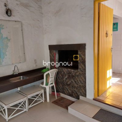 Casa com 233m², 7 quartos (sendo 1 suíte), 2 garagens, no bairro Cachoeira do Bom Jesus em Florianópolis