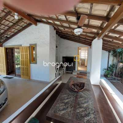 Casa com 233m², 7 quartos (sendo 1 suíte), 2 garagens, no bairro Cachoeira do Bom Jesus em Florianópolis
