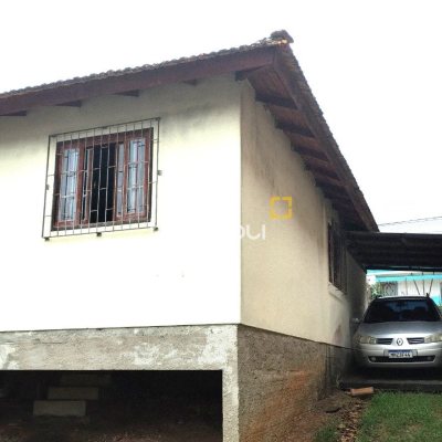 Casa com 77m², 3 quartos, 2 garagens, no bairro Barreiros em São José
