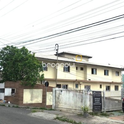 Casa com 77m², 3 quartos, 2 garagens, no bairro Barreiros em São José