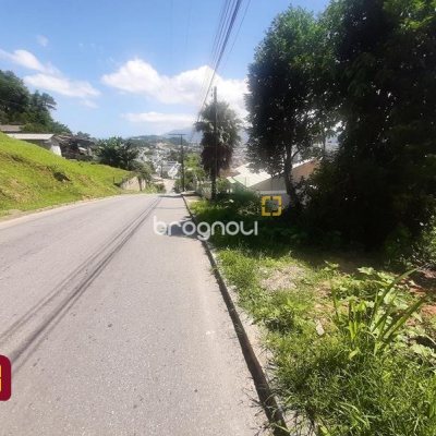 Terreno com 396m², no bairro Forquilhas em São José