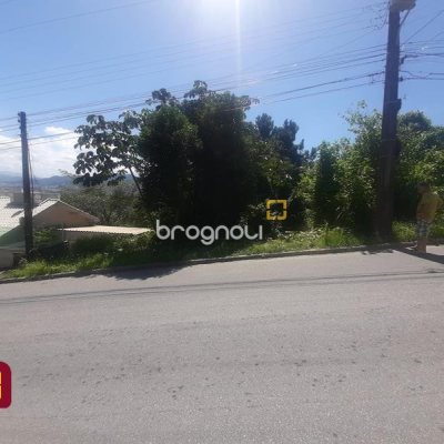 Terreno com 396m², no bairro Forquilhas em São José