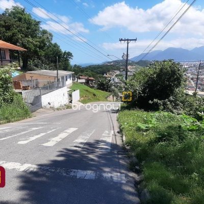 Terreno com 396m², no bairro Forquilhas em São José