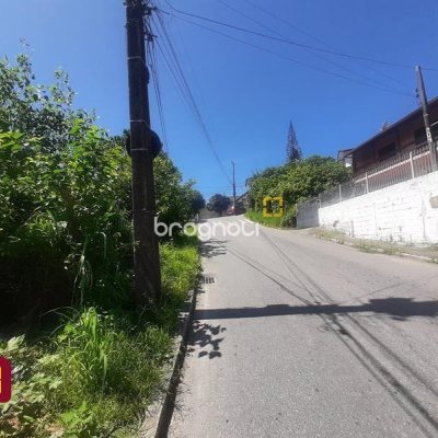 Terreno com 396m², no bairro Forquilhas em São José