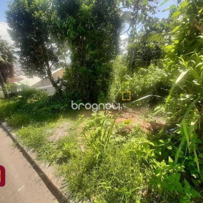 Terreno com 396m², no bairro Forquilhas em São José