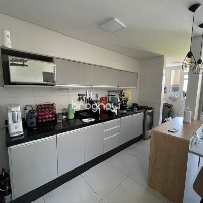 Apartamento com 114m², 3 quartos (sendo 1 suíte), 2 garagens, no bairro Campeche em Florianópolis
