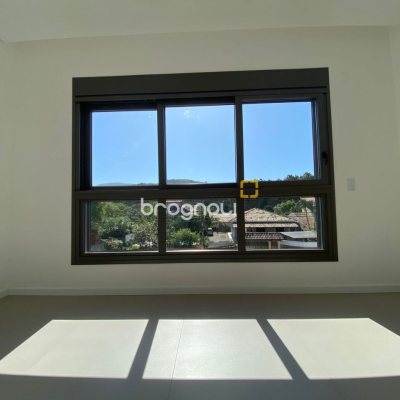 Apartamento com 116m², 3 quartos (sendo 3 suítes), 2 garagens, no bairro Morro das Pedras em Florianópolis