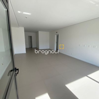 Apartamento com 116m², 3 quartos (sendo 3 suítes), 2 garagens, no bairro Morro das Pedras em Florianópolis