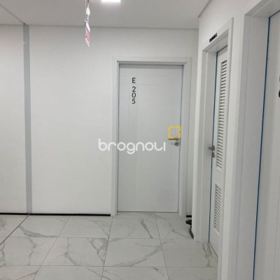 Apartamento com 116m², 3 quartos (sendo 3 suítes), 2 garagens, no bairro Morro das Pedras em Florianópolis