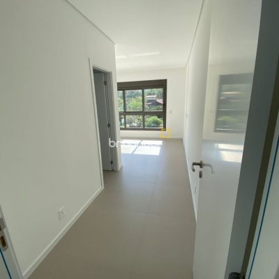Apartamento com 116m², 3 quartos (sendo 3 suítes), 2 garagens, no bairro Morro das Pedras em Florianópolis