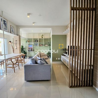 Cobertura com 142m², 3 quartos (sendo 1 suíte), 3 garagens, no bairro Campeche em Florianópolis