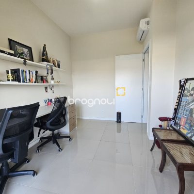 Cobertura com 142m², 3 quartos (sendo 1 suíte), 3 garagens, no bairro Campeche em Florianópolis